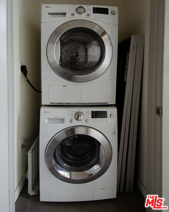 Los Angeles, California, 90013, United States, 1 Bedroom Bedrooms, ,1 BathroomBathrooms,Residential,For Sale,1906758