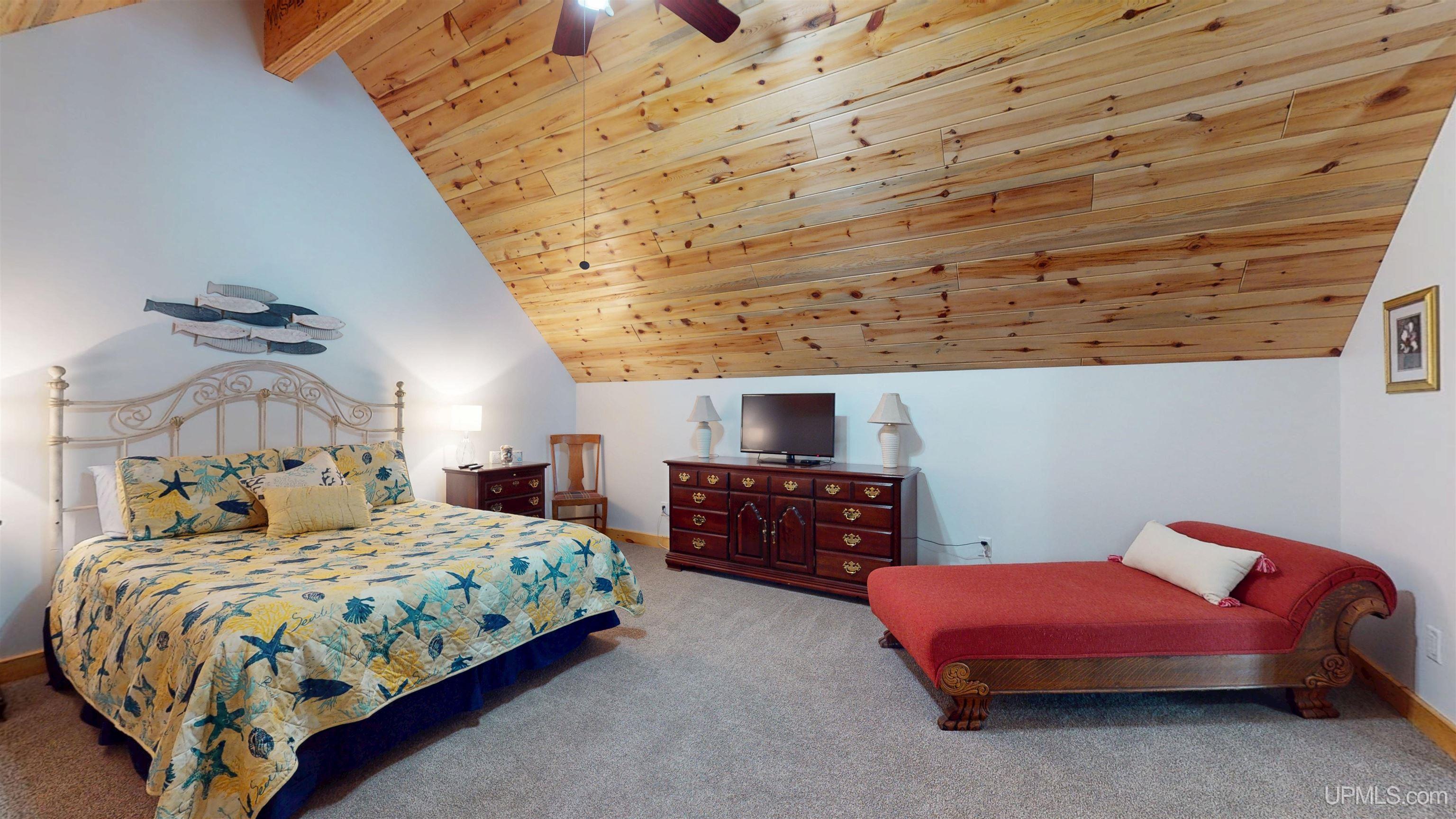 Marquette, Michigan, 49855, United States, 2 Bedrooms Bedrooms, ,4 BathroomsBathrooms,Residential,For Sale,1892873