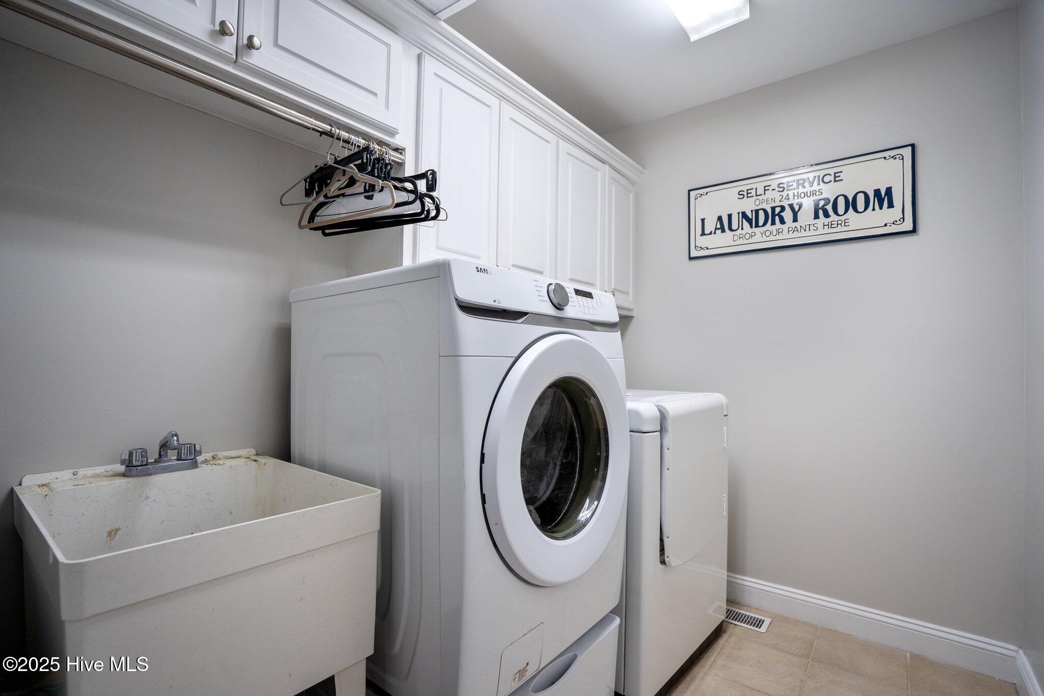 Wallace, North Carolina, 28466, United States, 4 Bedrooms Bedrooms, ,4 BathroomsBathrooms,Residential,For Sale,1982430