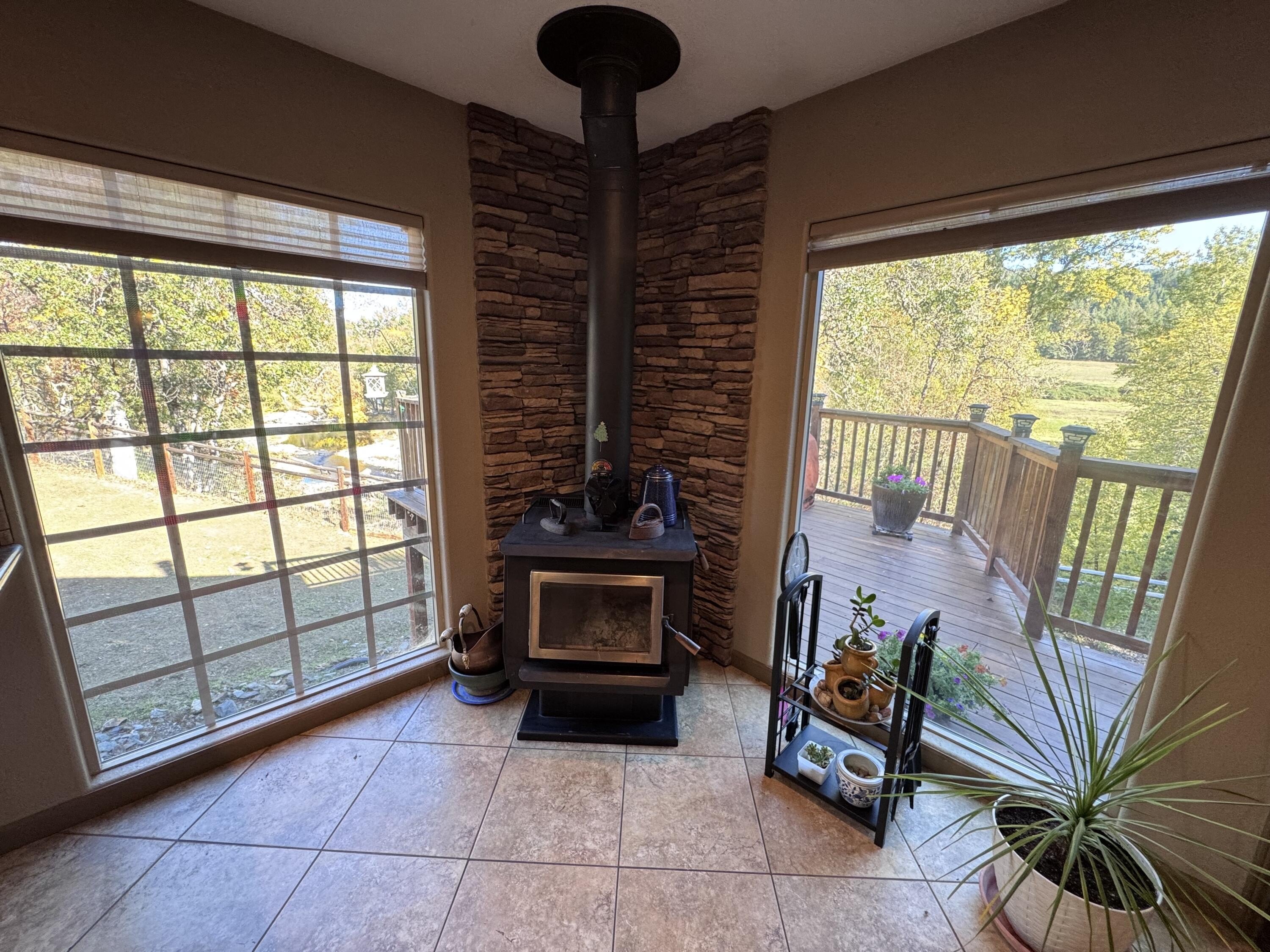 Rogue River, Oregon, 97537, United States, 3 Bedrooms Bedrooms, ,4 BathroomsBathrooms,Residential,For Sale,1982617