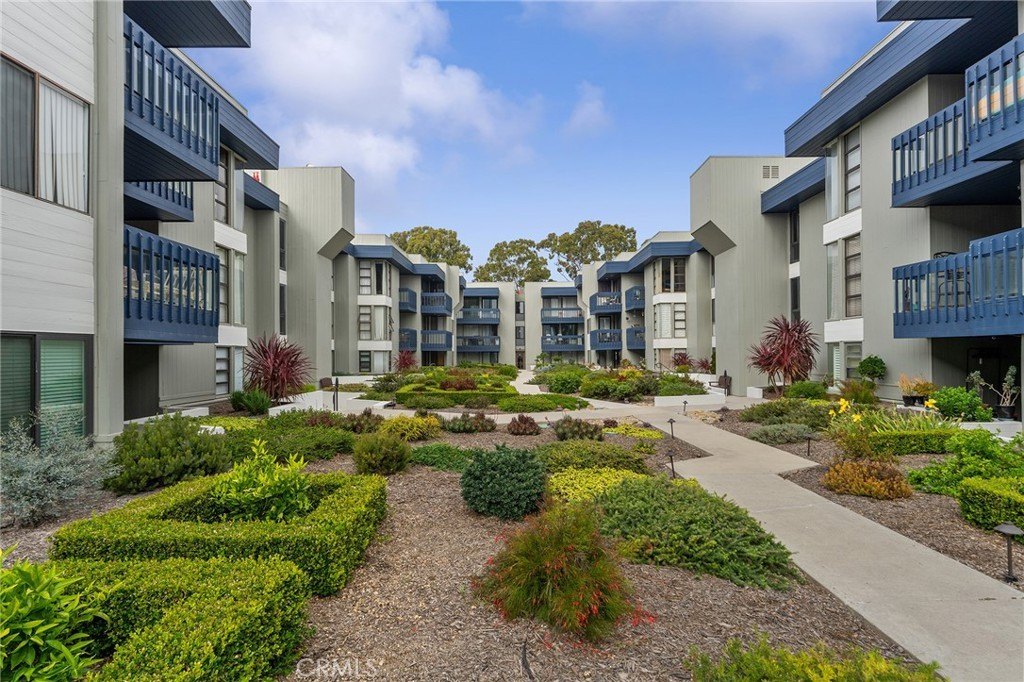 Ventura, California, 93001, United States, 2 Bedrooms Bedrooms, ,1 BathroomBathrooms,Residential,For Sale,1990388