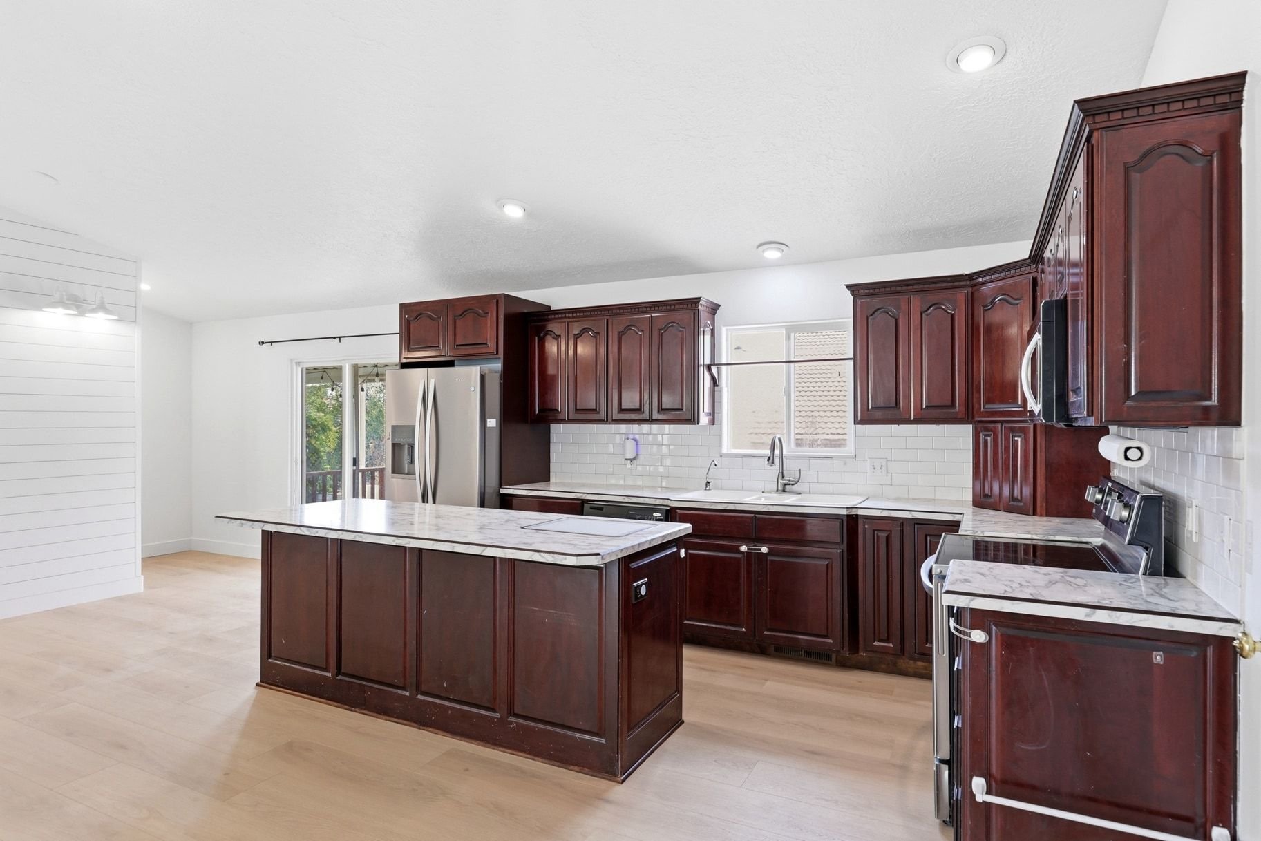  NO HOA 3Bed, 2Bath, 2.5 Car Garage Rv Parking, New Flooring and Paint - 物件實景