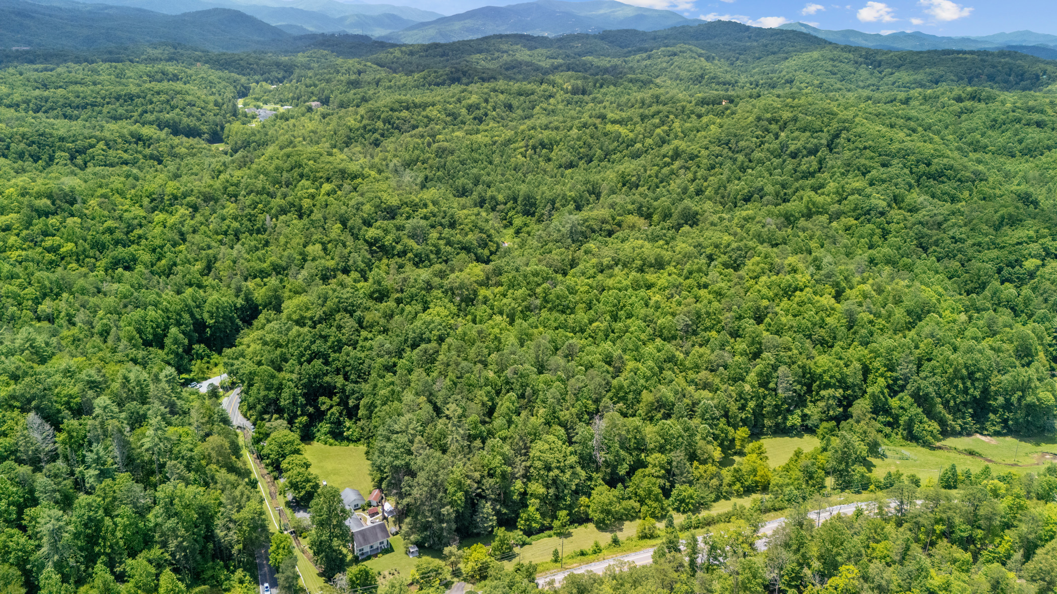 Gatlinburg, Tennessee, 37738, United States, 4 Bedrooms Bedrooms, ,3 BathroomsBathrooms,Residential,For Sale,1974957