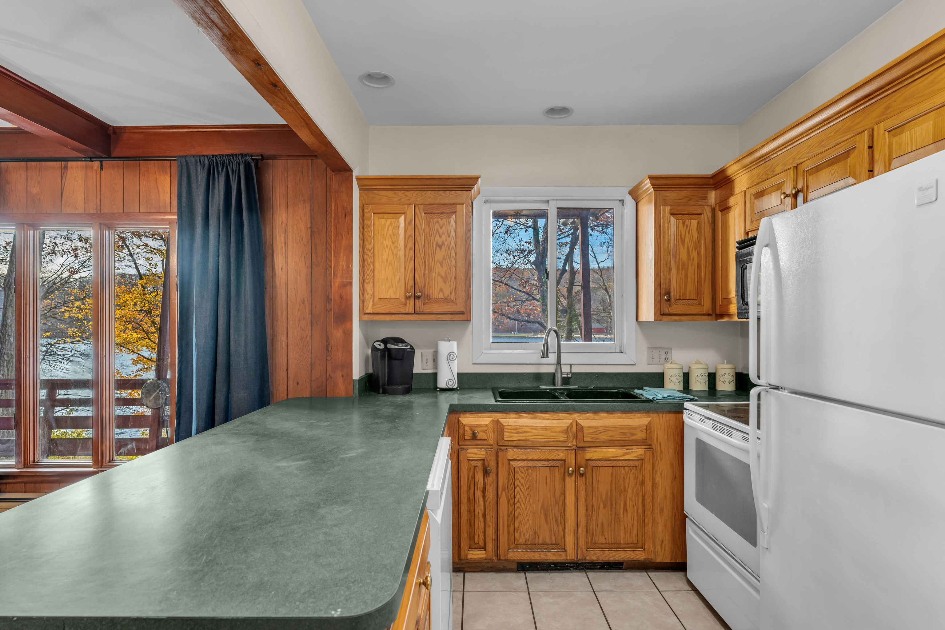 Guilford, Connecticut, 06437, United States, 3 Bedrooms Bedrooms, ,2 BathroomsBathrooms,Residential,For Sale,1994597