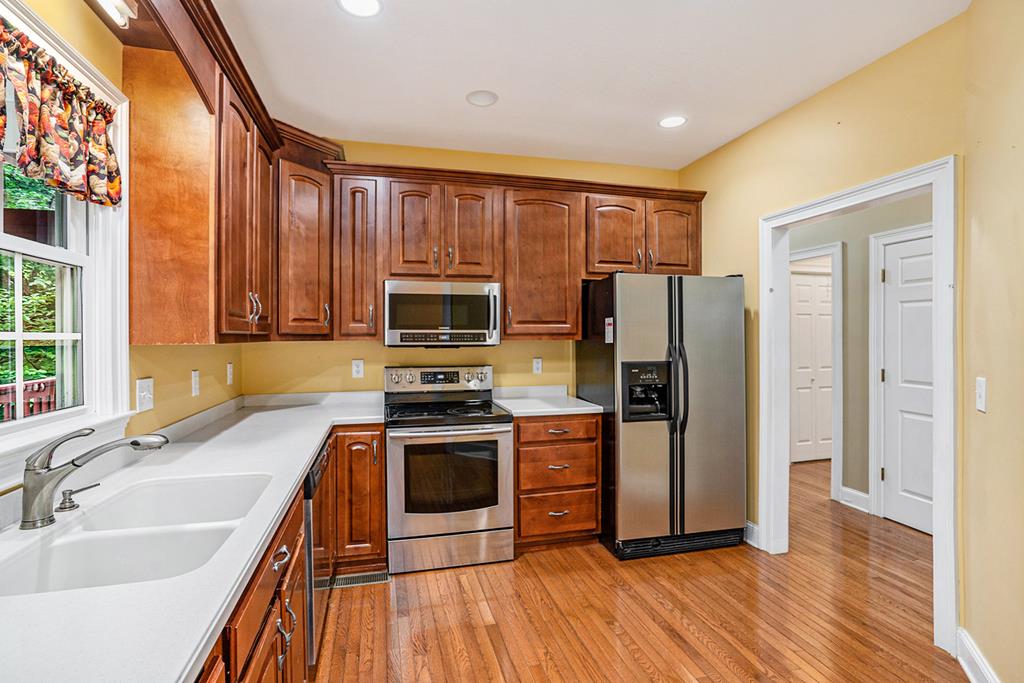 Ellijay, Georgia, 30536, United States, 5 Bedrooms Bedrooms, ,4 BathroomsBathrooms,Residential,For Sale,1859023