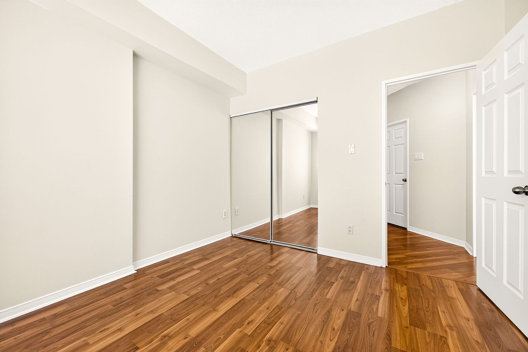  Desirable Waterfront Condo - 物件實景