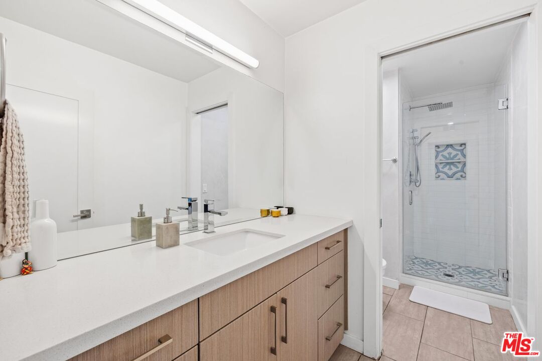 Los Angeles, California, 90077, United States, 5 Bedrooms Bedrooms, ,1 BathroomBathrooms,Residential,For Sale,1987970