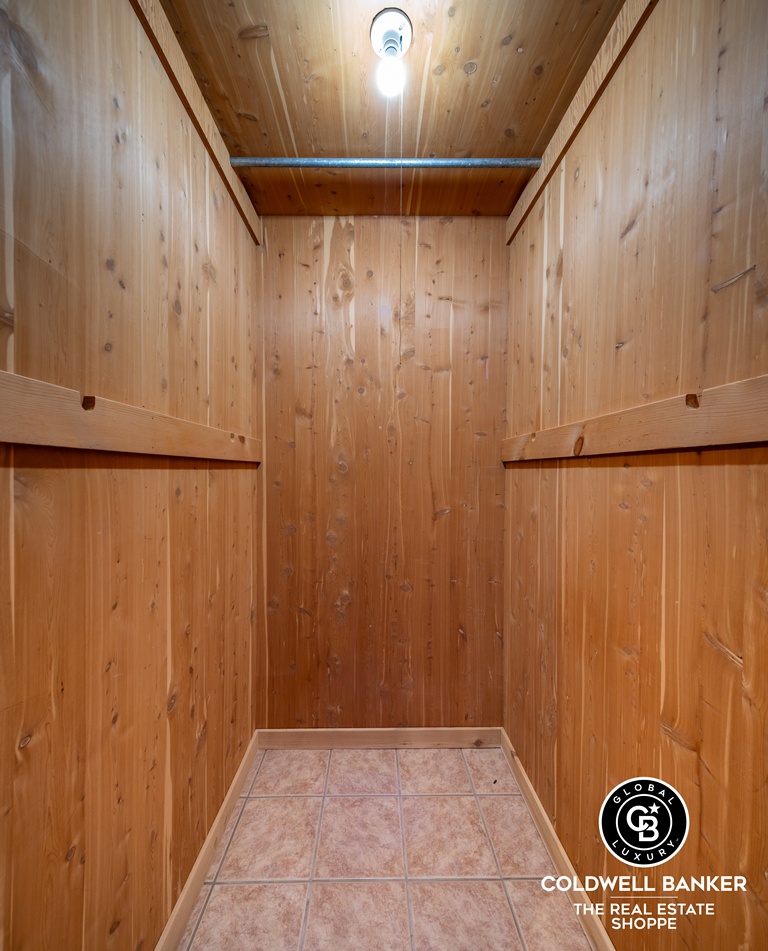 Garden City, Kansas, 67846, United States, 4 Bedrooms Bedrooms, ,Residential,For Sale,2003039