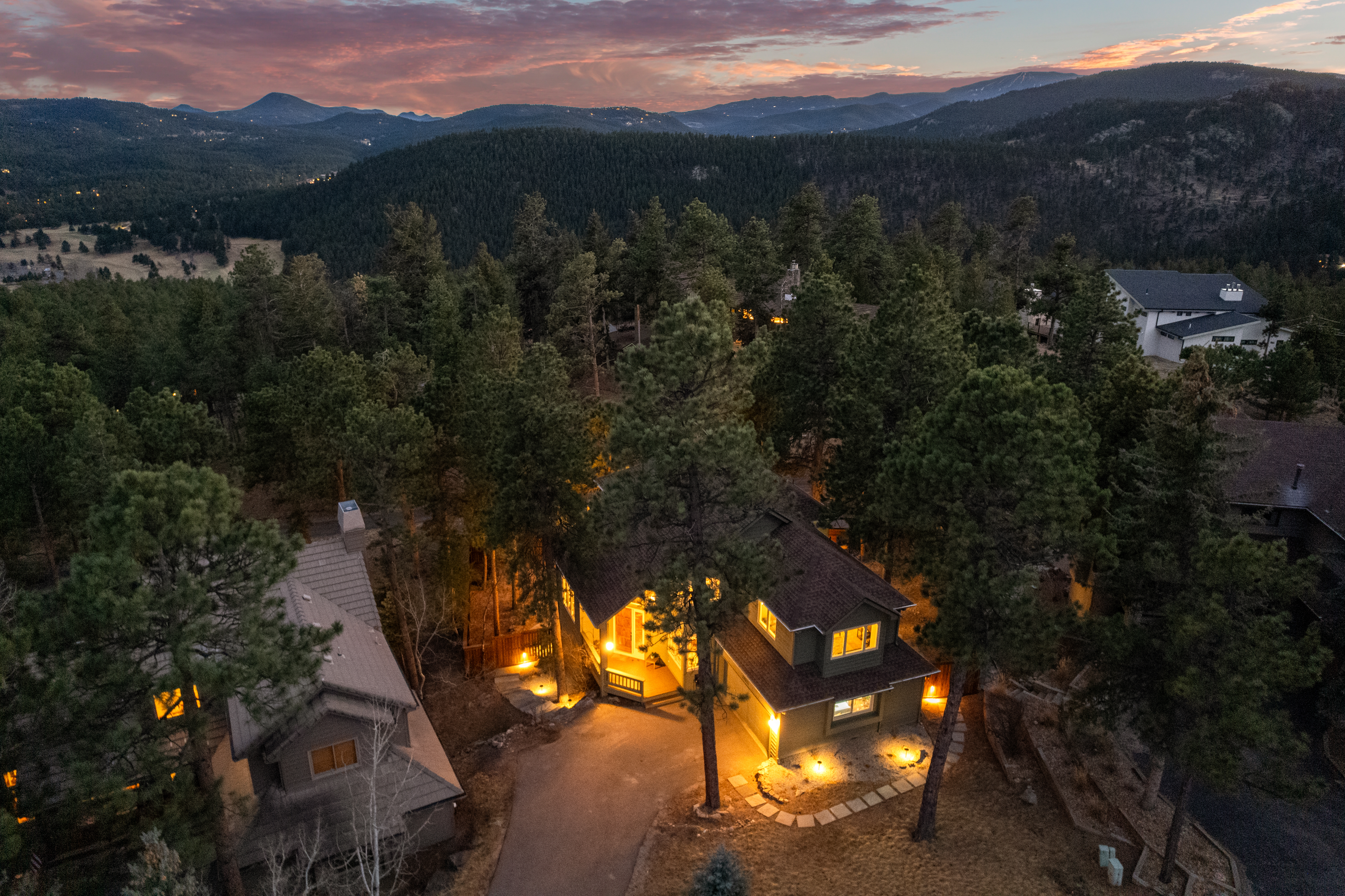  Refined Mountain Living in the Coveted Troutdale Enclave of North Evergreen - 物件實景