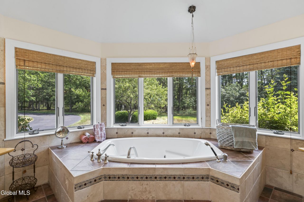 Coeymans Hollow, New York, 12046, United States, 4 Bedrooms Bedrooms, ,3 BathroomsBathrooms,Residential,For Sale,1907699