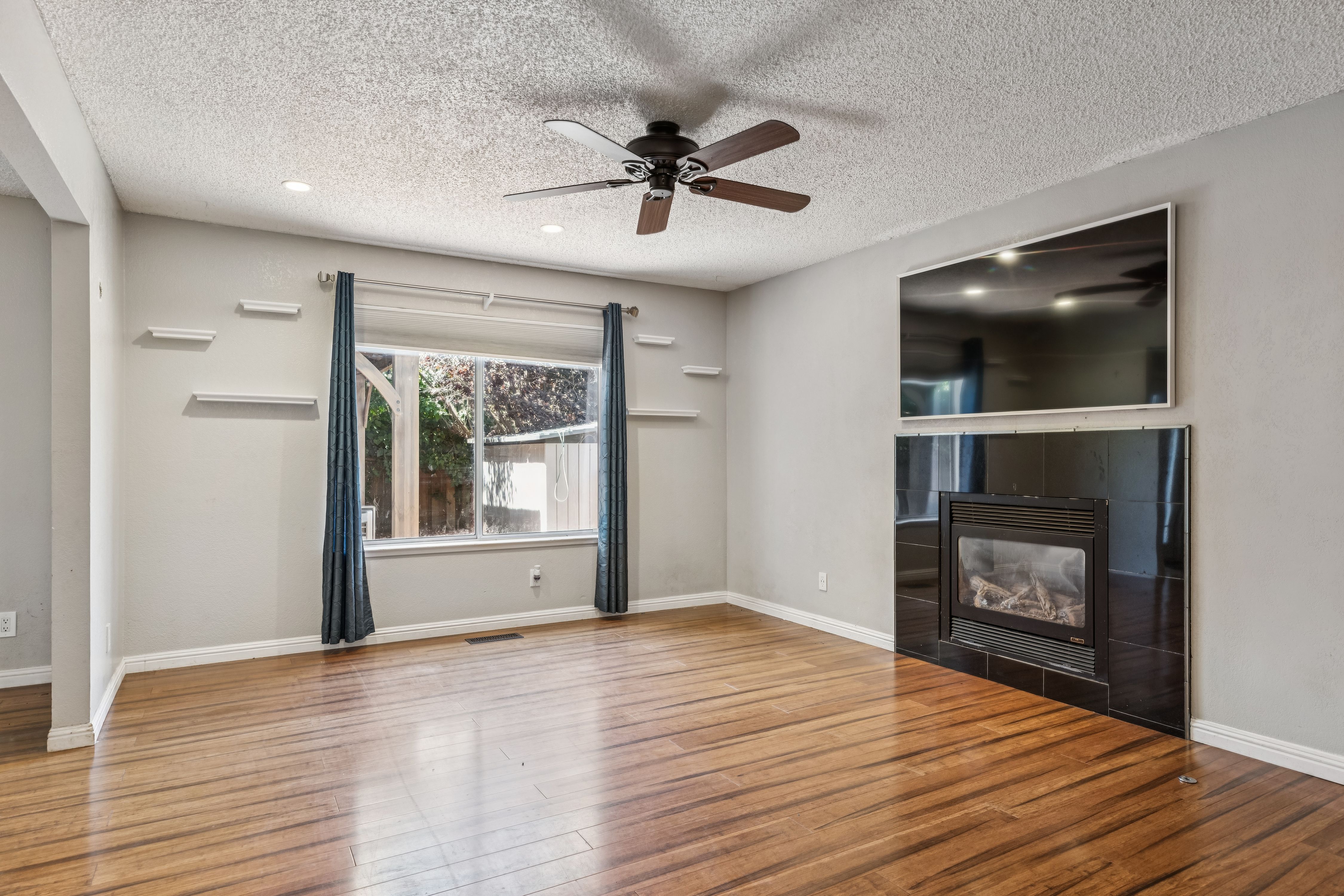  Charming Home in Petaluma