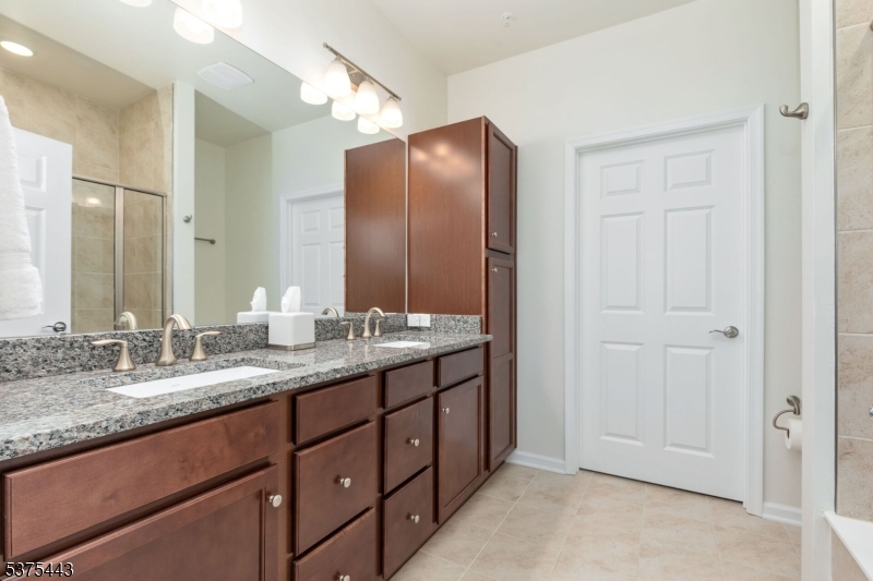 Florham Park Boro, New Jersey, 07932, United States, 2 Bedrooms Bedrooms, ,3 BathroomsBathrooms,Residential,For Sale,1917445