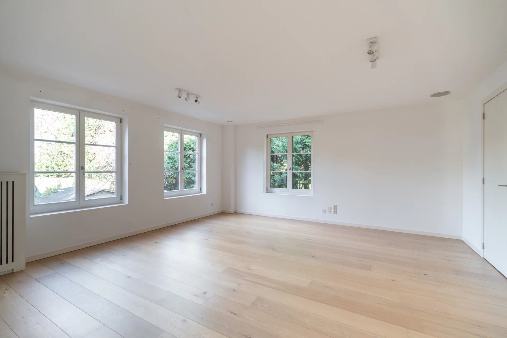 Rhode-Saint-Genese, Flanders, 1640, BE, 6 Bedrooms Bedrooms, ,11 BathroomsBathrooms,Residential,For Sale,2003186