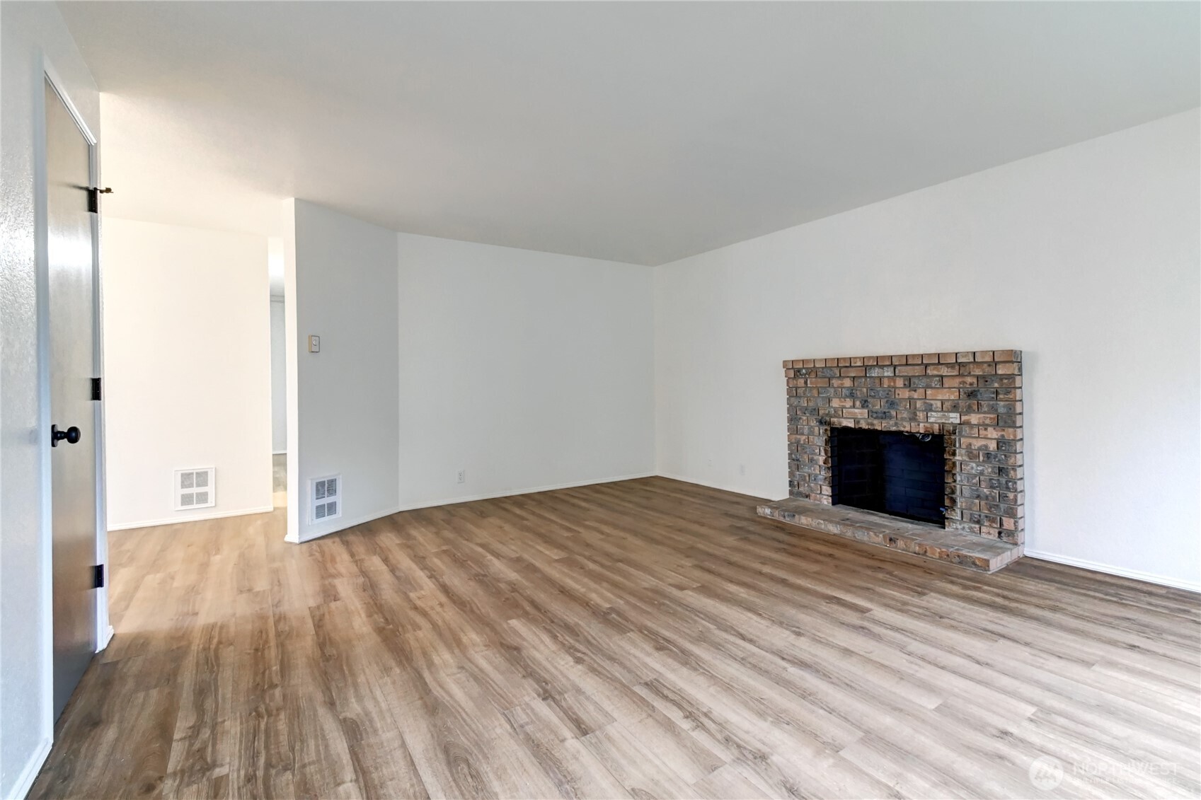 Everett, Washington, 98204, United States, 3 Bedrooms Bedrooms, ,1 BathroomBathrooms,Residential,For Sale,1995810