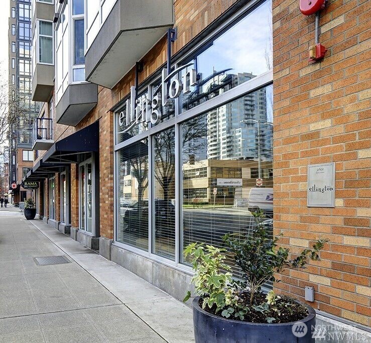 Seattle, Washington, 98121, United States, 1 Bedroom Bedrooms, ,1 BathroomBathrooms,Residential,For Sale,1896299