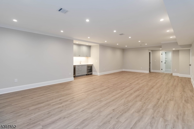 Chatham Twp., New Jersey, 07928, United States, 7 Bedrooms Bedrooms, ,8 BathroomsBathrooms,Residential,For Sale,1995947