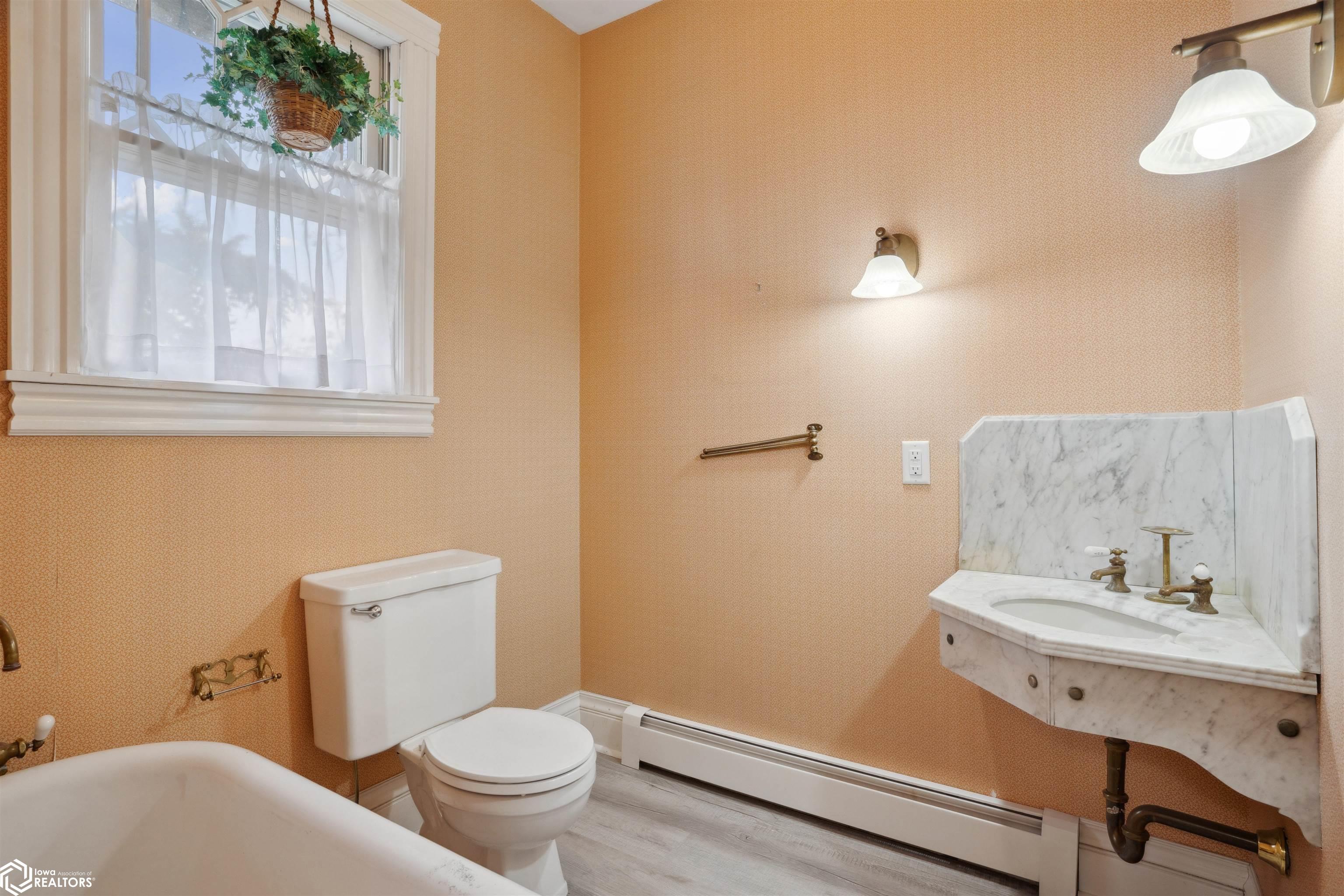 Burlington, Iowa, 52601, United States, 4 Bedrooms Bedrooms, ,3 BathroomsBathrooms,Residential,For Sale,1931272