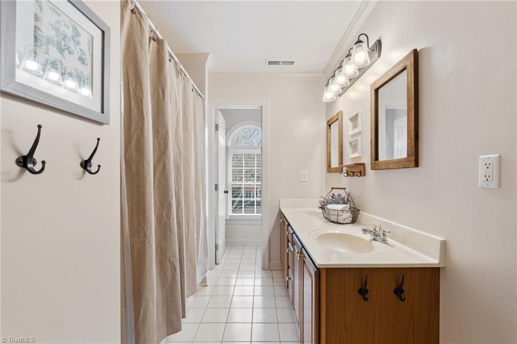 Winston-Salem, North Carolina, 27106, United States, 4 Bedrooms Bedrooms, ,3 BathroomsBathrooms,Residential,For Sale,1998396