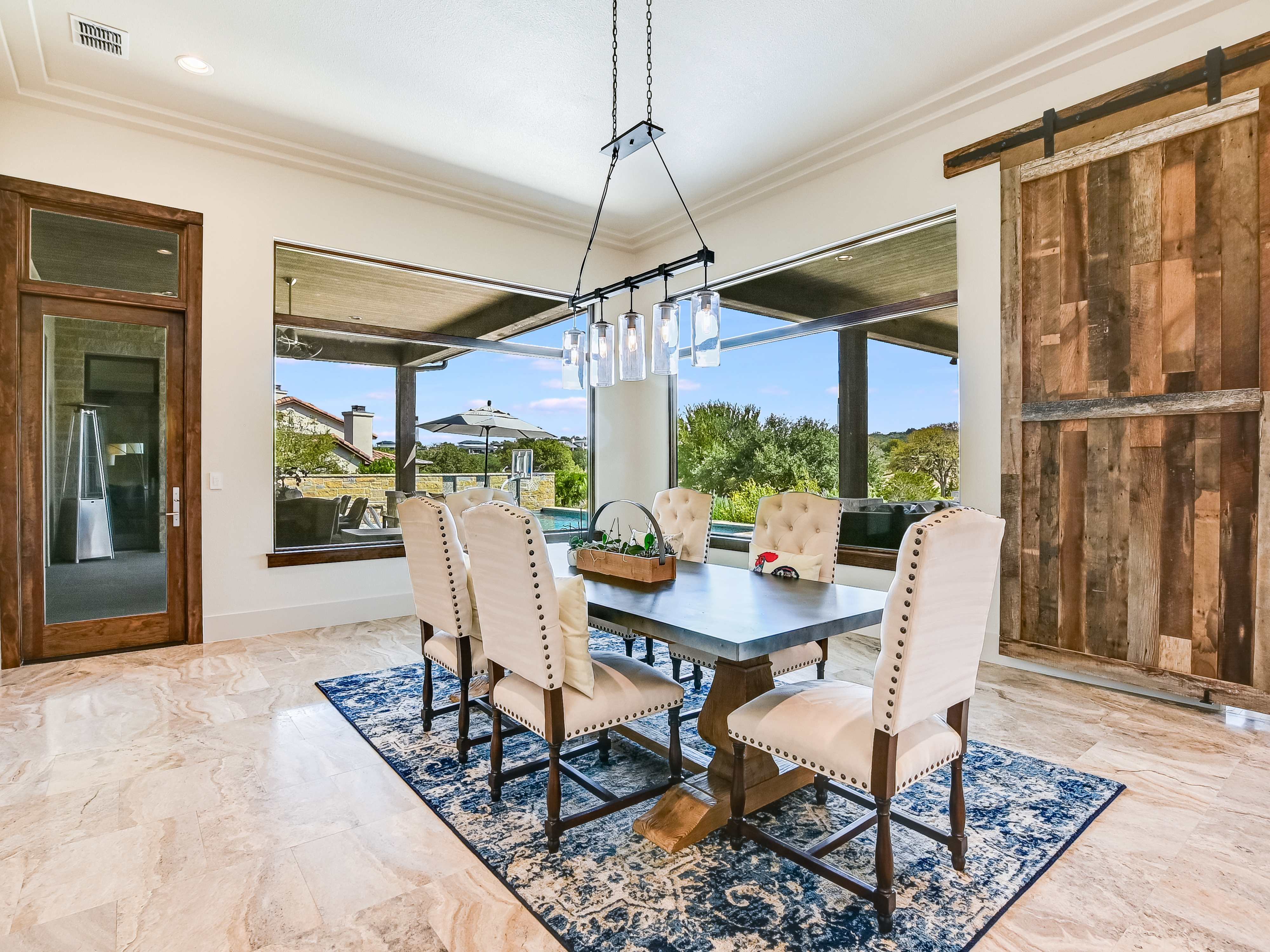  Refined Hill Country LIving - 物件實景