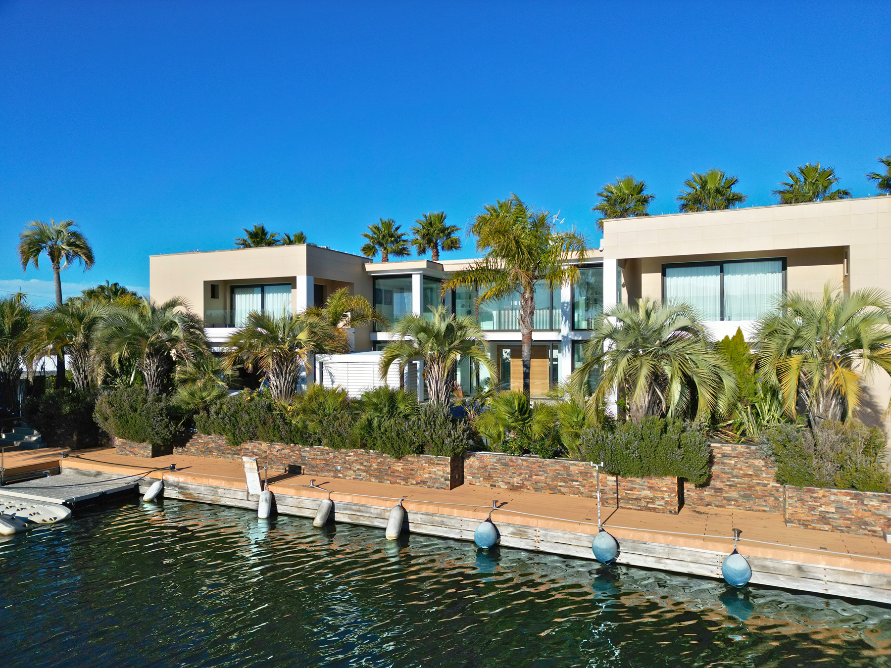  where  luxury and nautical living meet - 物件實景