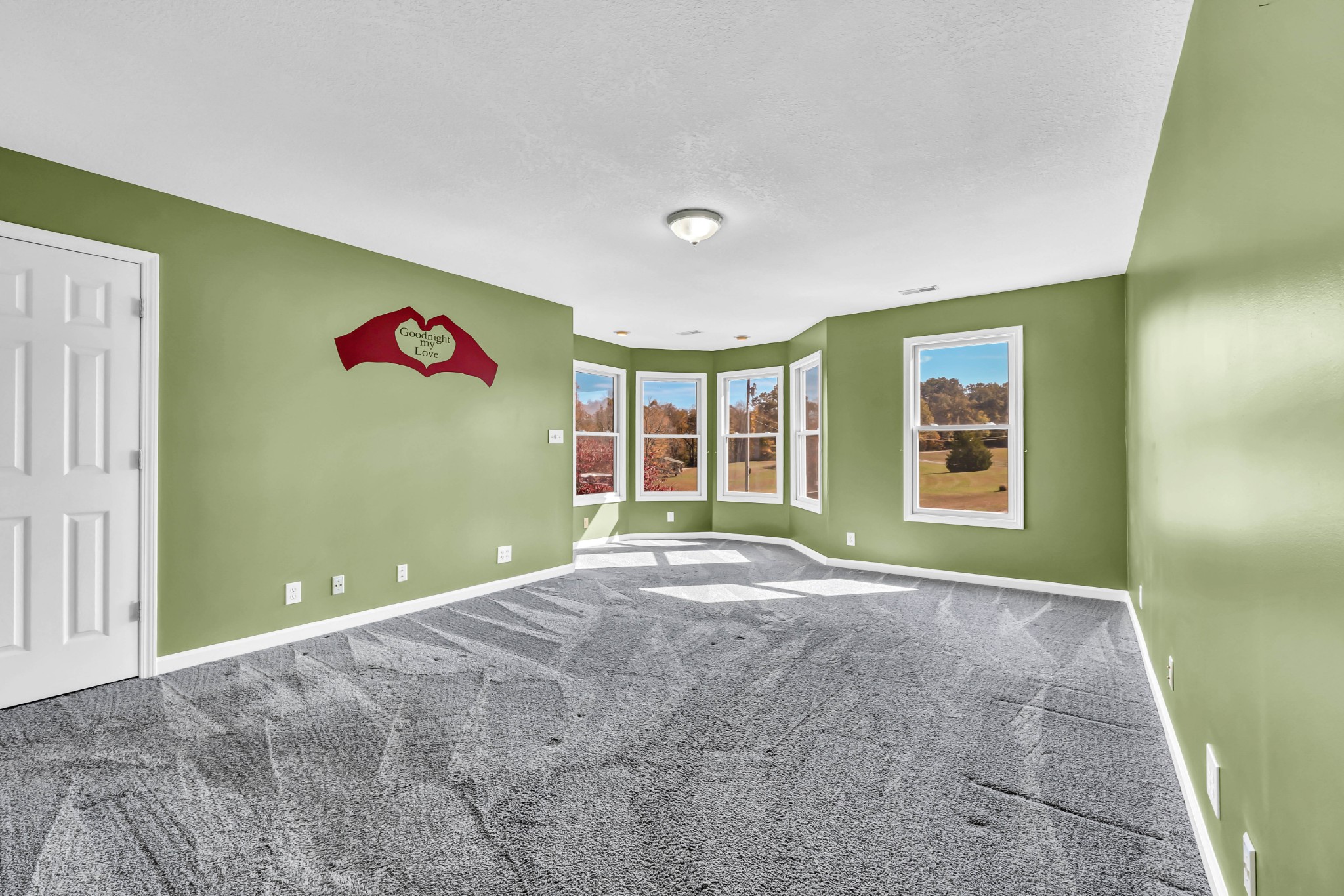 Clarksville, Tennessee, 37043, United States, 4 Bedrooms Bedrooms, ,4 BathroomsBathrooms,Residential,For Sale,1989948