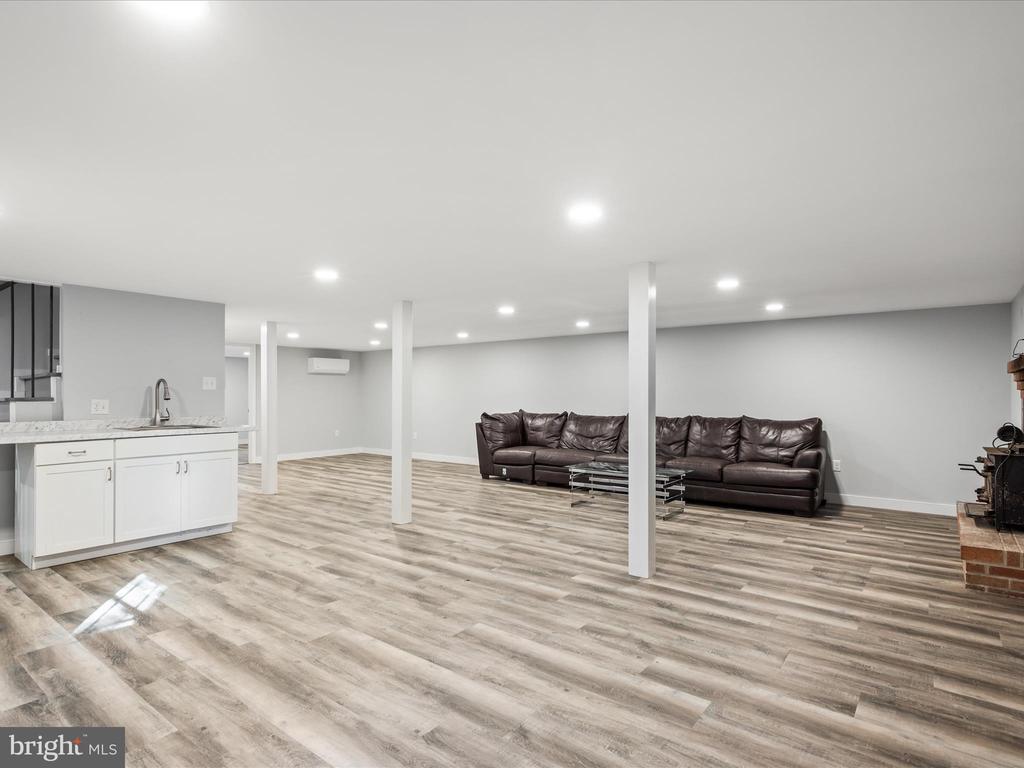 Winchester, Virginia, 22601, United States, 3 Bedrooms Bedrooms, ,3 BathroomsBathrooms,Residential,For Sale,1978922