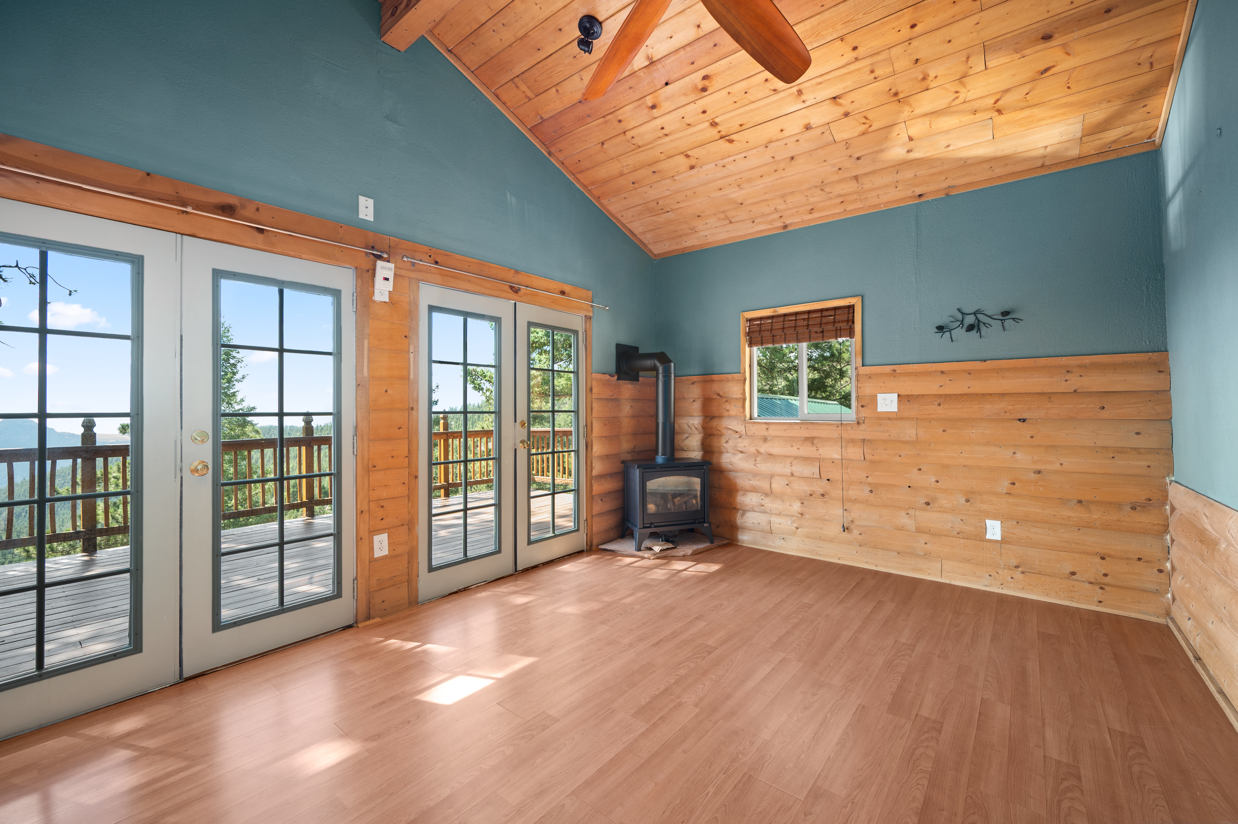  Million Dollar Views on this Beautifully Updated Mountain Retreat on 2.89 Acres - 物件實景