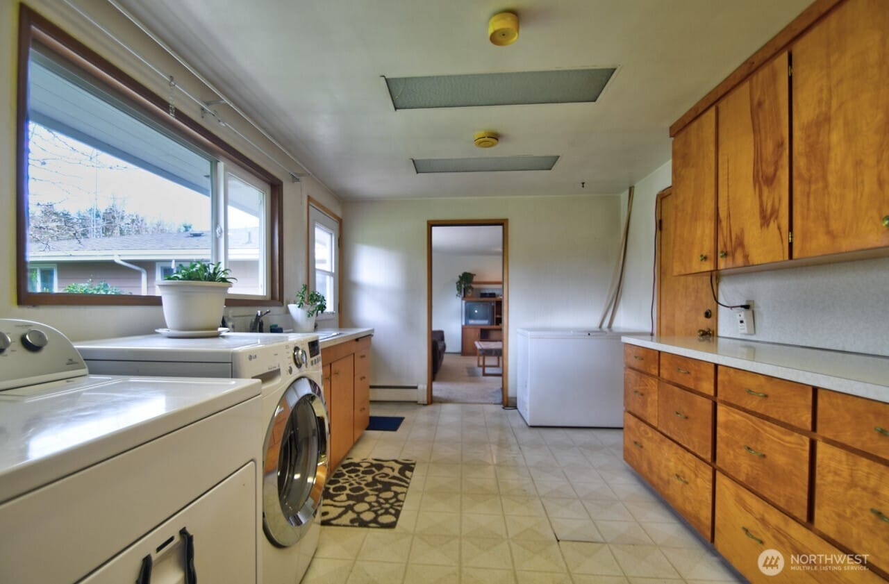 Olympia, Washington, 98512, United States, 4 Bedrooms Bedrooms, ,2 BathroomsBathrooms,Residential,For Sale,1796767