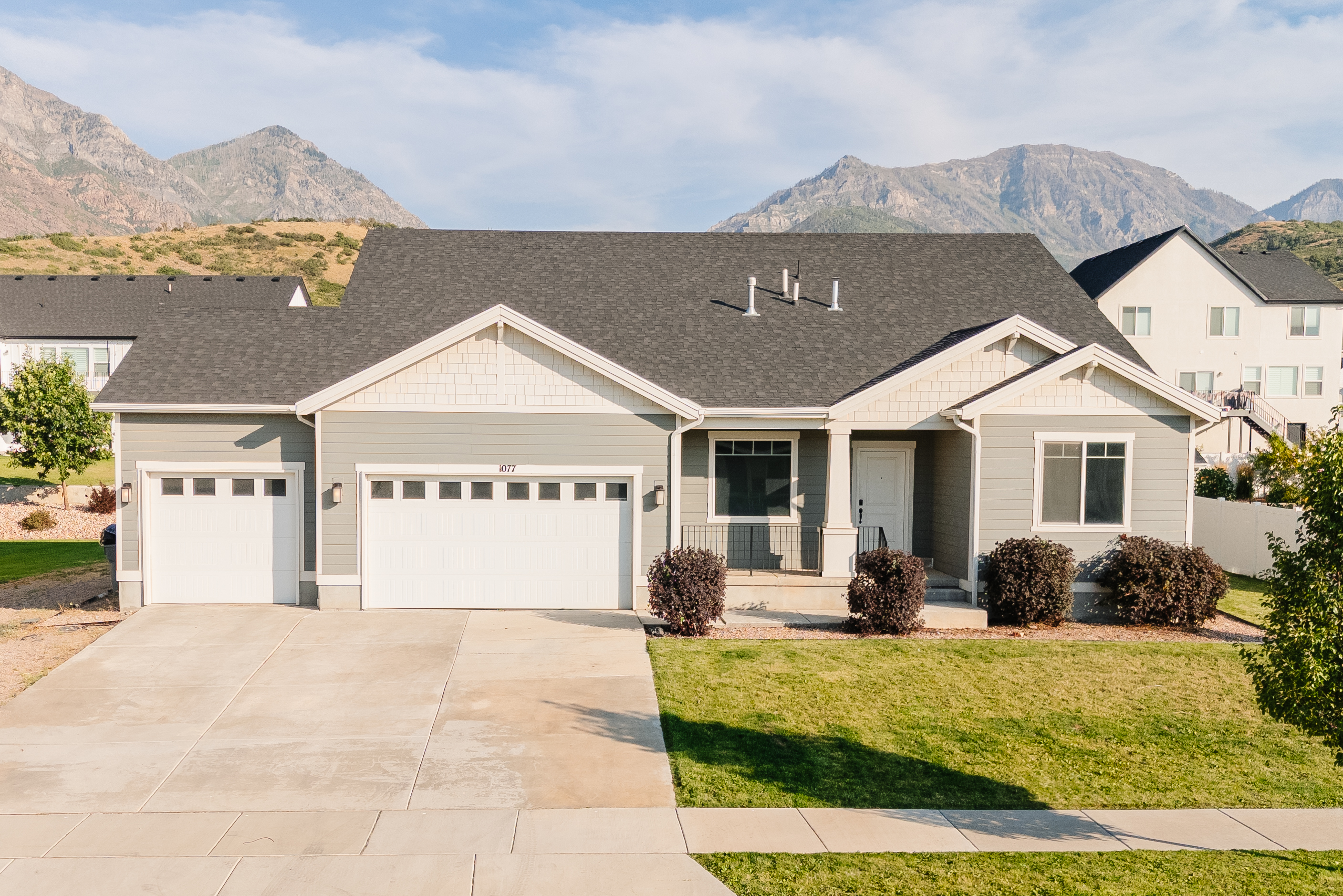 Santaquin, Utah, 84655, United States, 5 Bedrooms Bedrooms, ,5 BathroomsBathrooms,Residential,For Sale,1977423