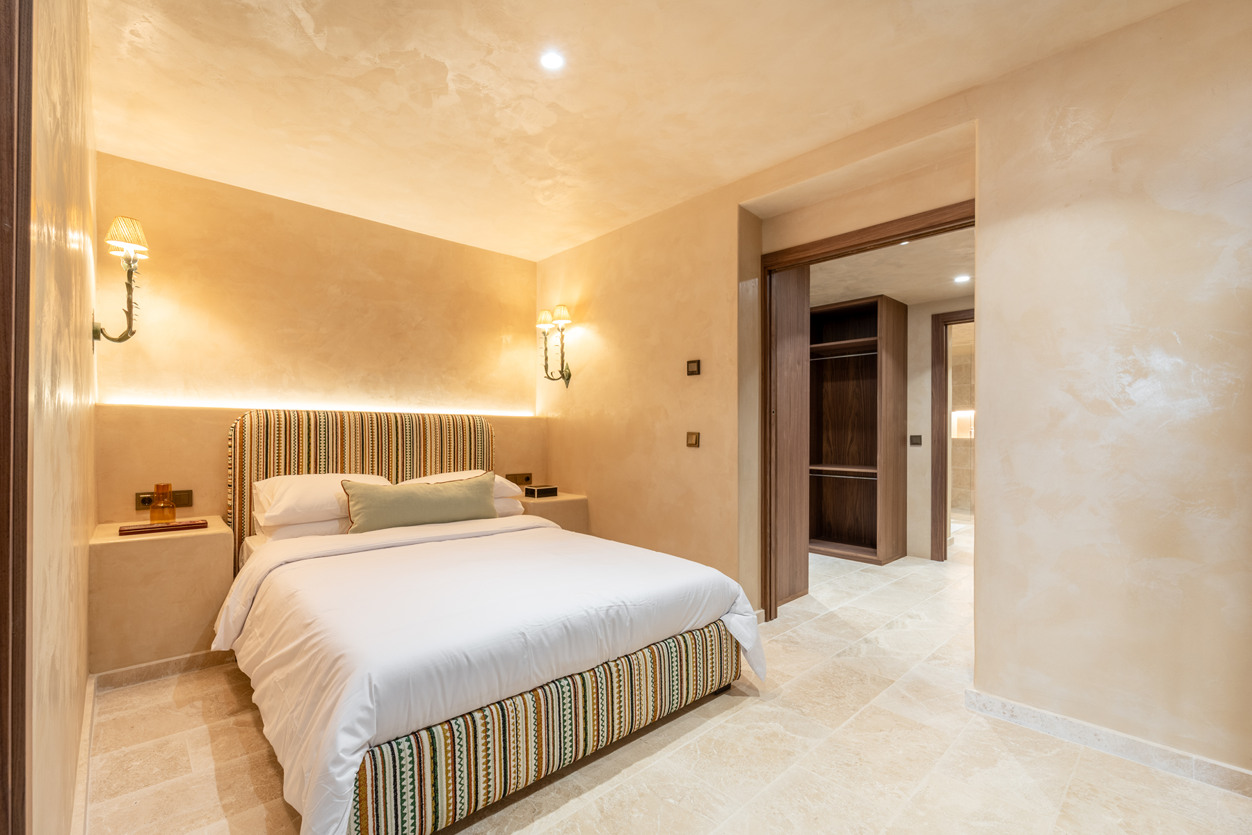  Artisan Masterpiece in an Exclusive Golden Mile Community - 物件實景