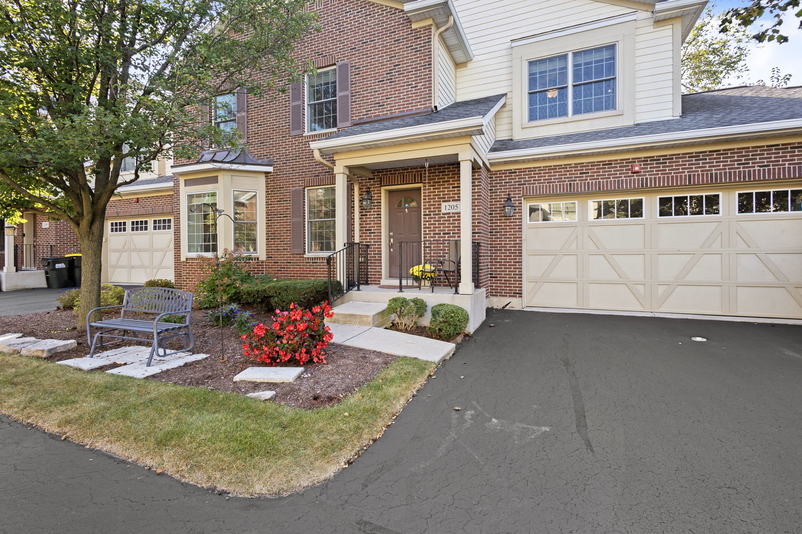 Westmont, Illinois, 60559, United States, 3 Bedrooms Bedrooms, ,4 BathroomsBathrooms,Residential,For Sale,1950669