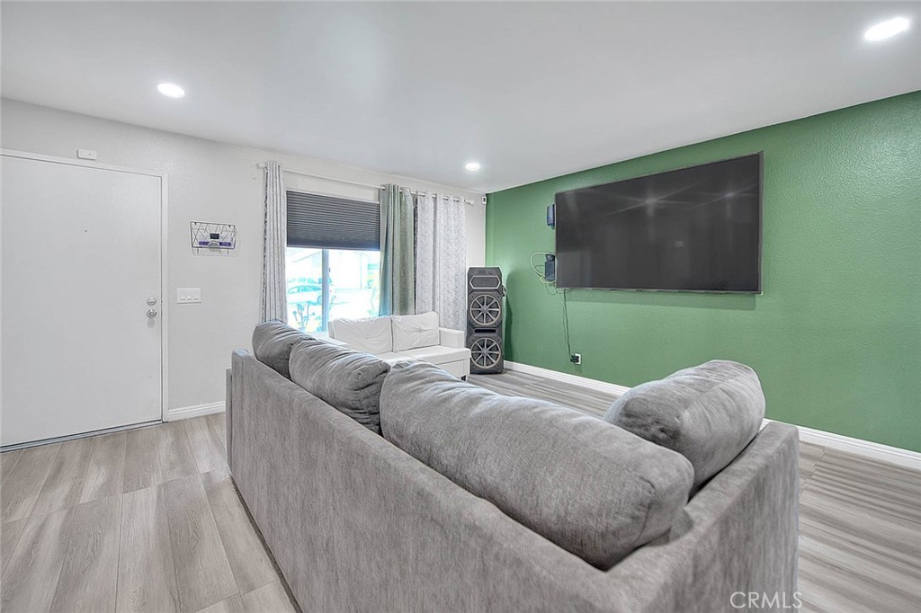 Jurupa Valley, California, 92509, United States, 4 Bedrooms Bedrooms, ,2 BathroomsBathrooms,Residential,For Sale,1998083