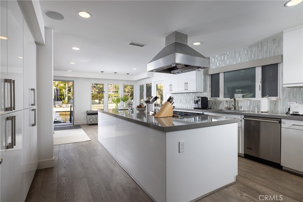 Newport Beach, California, 92660, United States, 4 Bedrooms Bedrooms, ,4 BathroomsBathrooms,Residential,For Sale,1751801