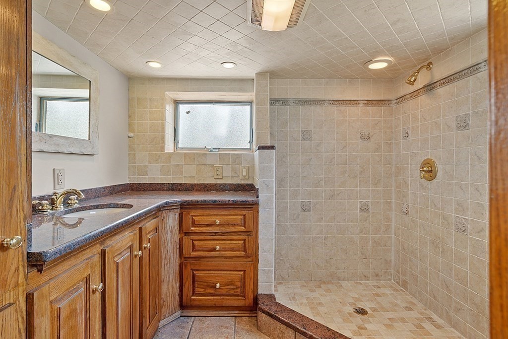 Malden, Massachusetts, 02148, United States, 3 Bedrooms Bedrooms, ,2 BathroomsBathrooms,Residential,For Sale,1938080