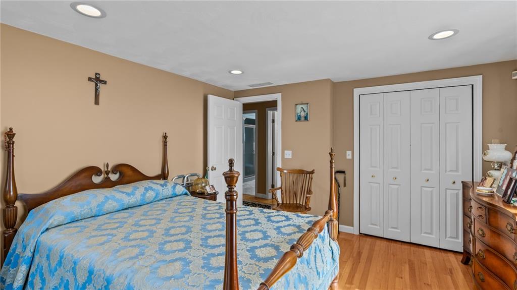 Barrington, Rhode Island, 02806, United States, 3 Bedrooms Bedrooms, ,3 BathroomsBathrooms,Residential,For Sale,2012853