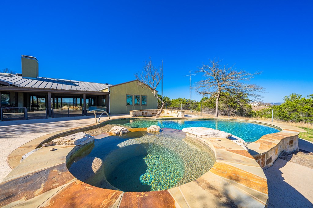 Kerrville, Texas, 78028, United States, 4 Bedrooms Bedrooms, ,5 BathroomsBathrooms,Residential,For Sale,1740072