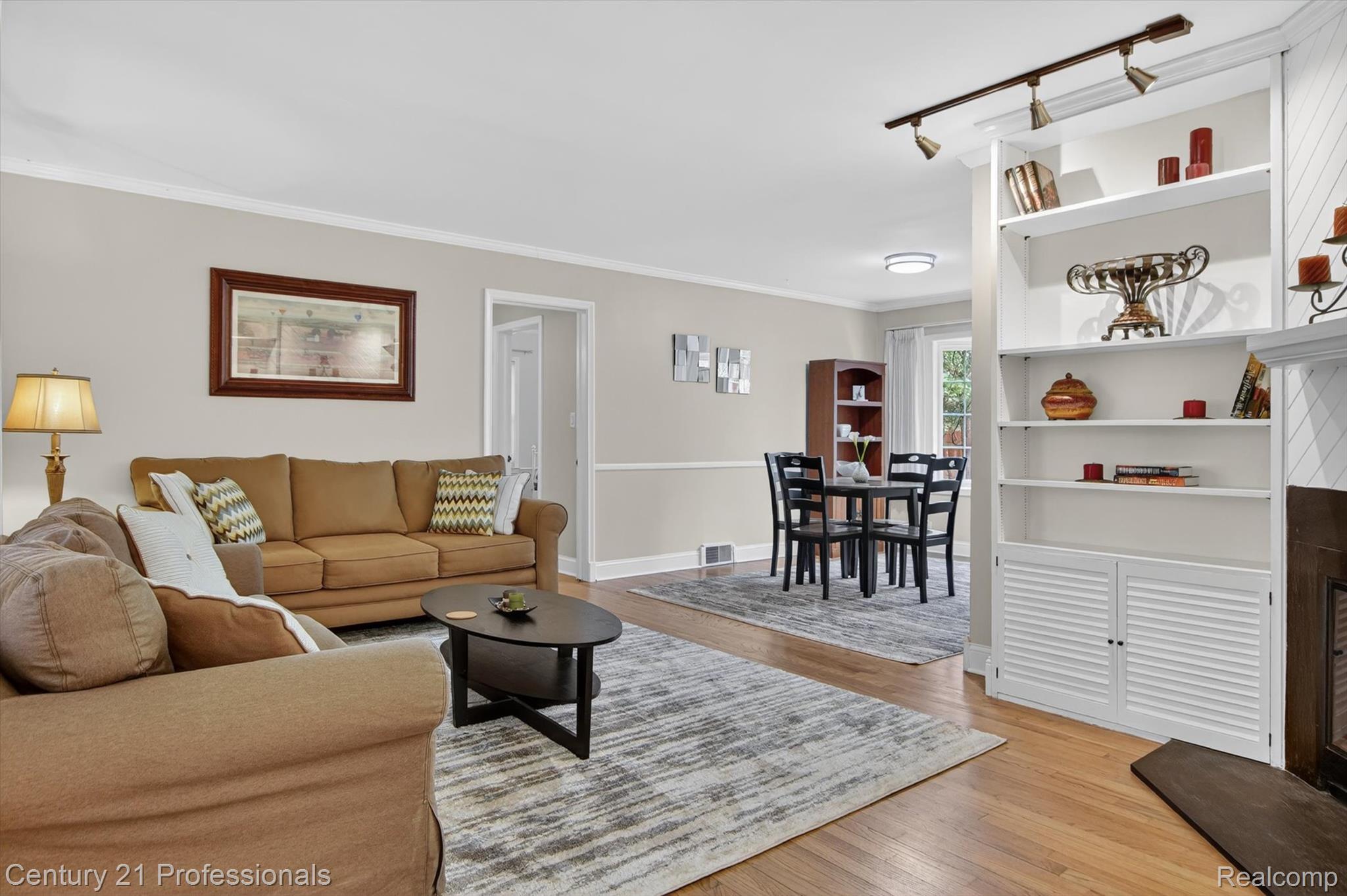 AnnArbor, Michigan, 48103, United States, 3 Bedrooms Bedrooms, ,2 BathroomsBathrooms,Residential,For Sale,2038330