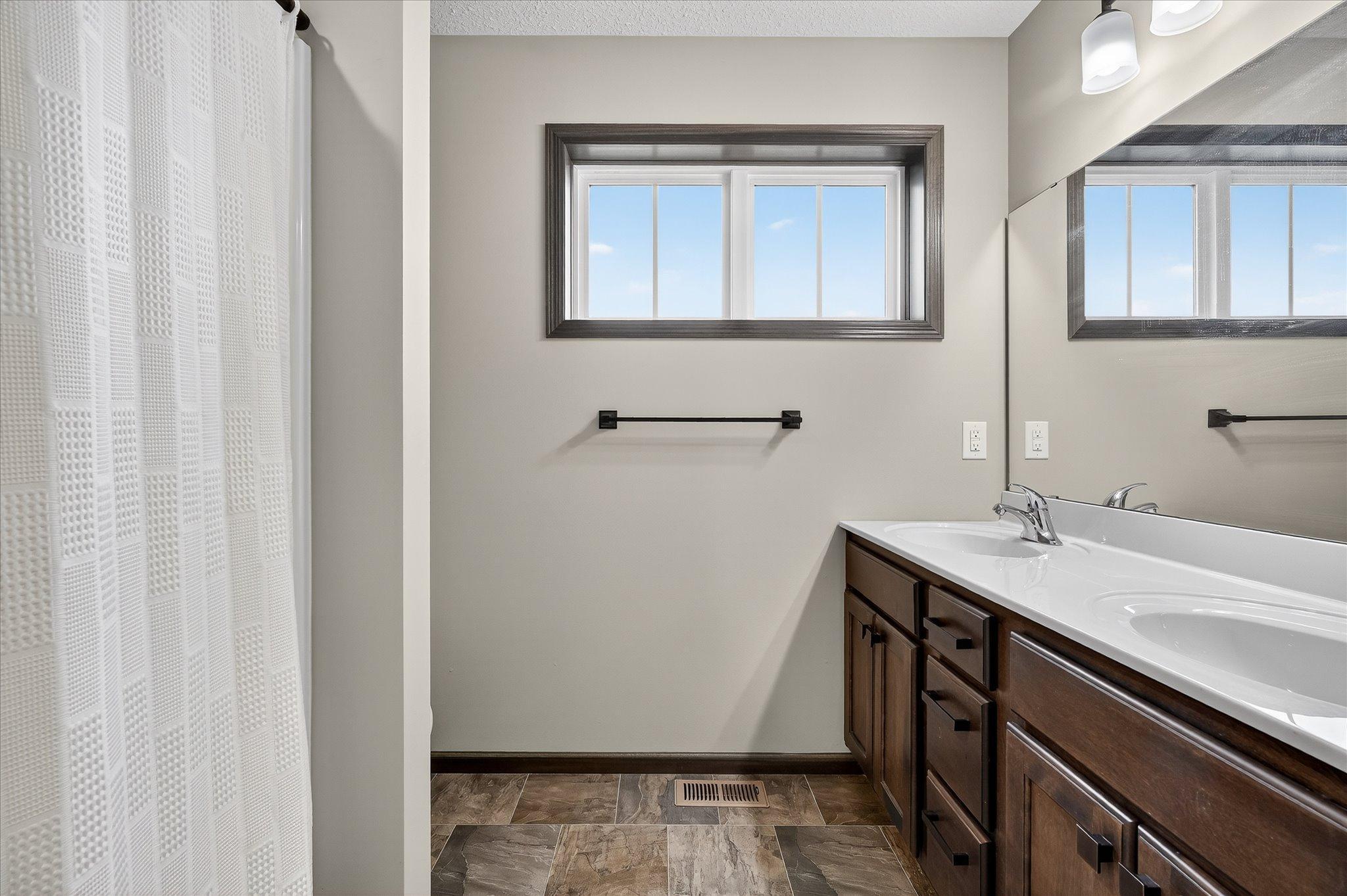 Rosemount, Minnesota, 55068, United States, 5 Bedrooms Bedrooms, ,3 BathroomsBathrooms,Residential,For Sale,1993555