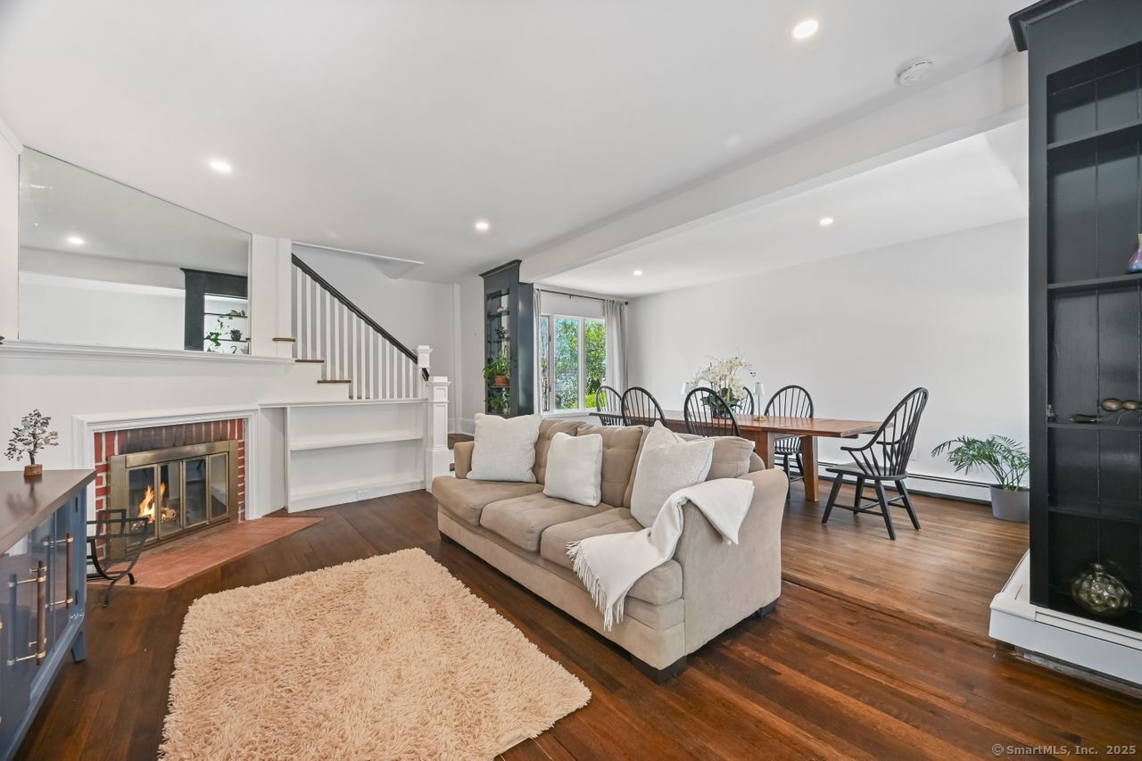 Stamford, Connecticut, 06902, United States, 3 Bedrooms Bedrooms, ,2 BathroomsBathrooms,Residential,For Sale,1837924