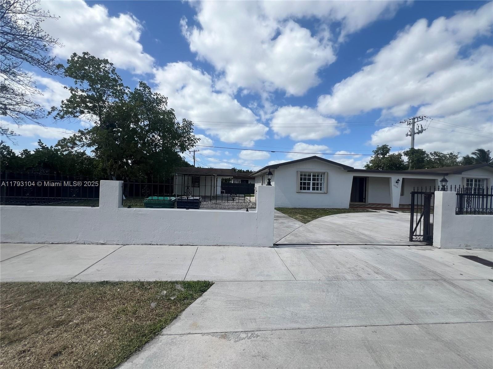 Miami, Florida, 33165, United States, 4 Bedrooms Bedrooms, ,2 BathroomsBathrooms,Residential,For Sale,1936864
