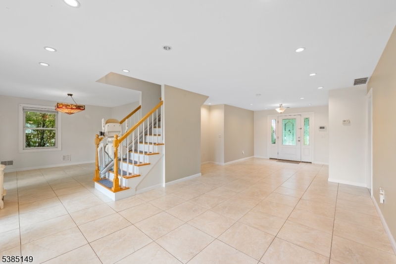 Roxbury Twp., New Jersey, 07850, United States, 3 Bedrooms Bedrooms, ,2 BathroomsBathrooms,Residential,For Sale,1947075