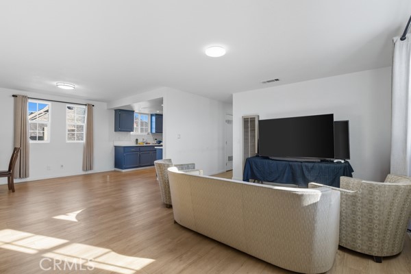 Los Angeles, California, 90007, United States, ,Residential,For Sale,1979560