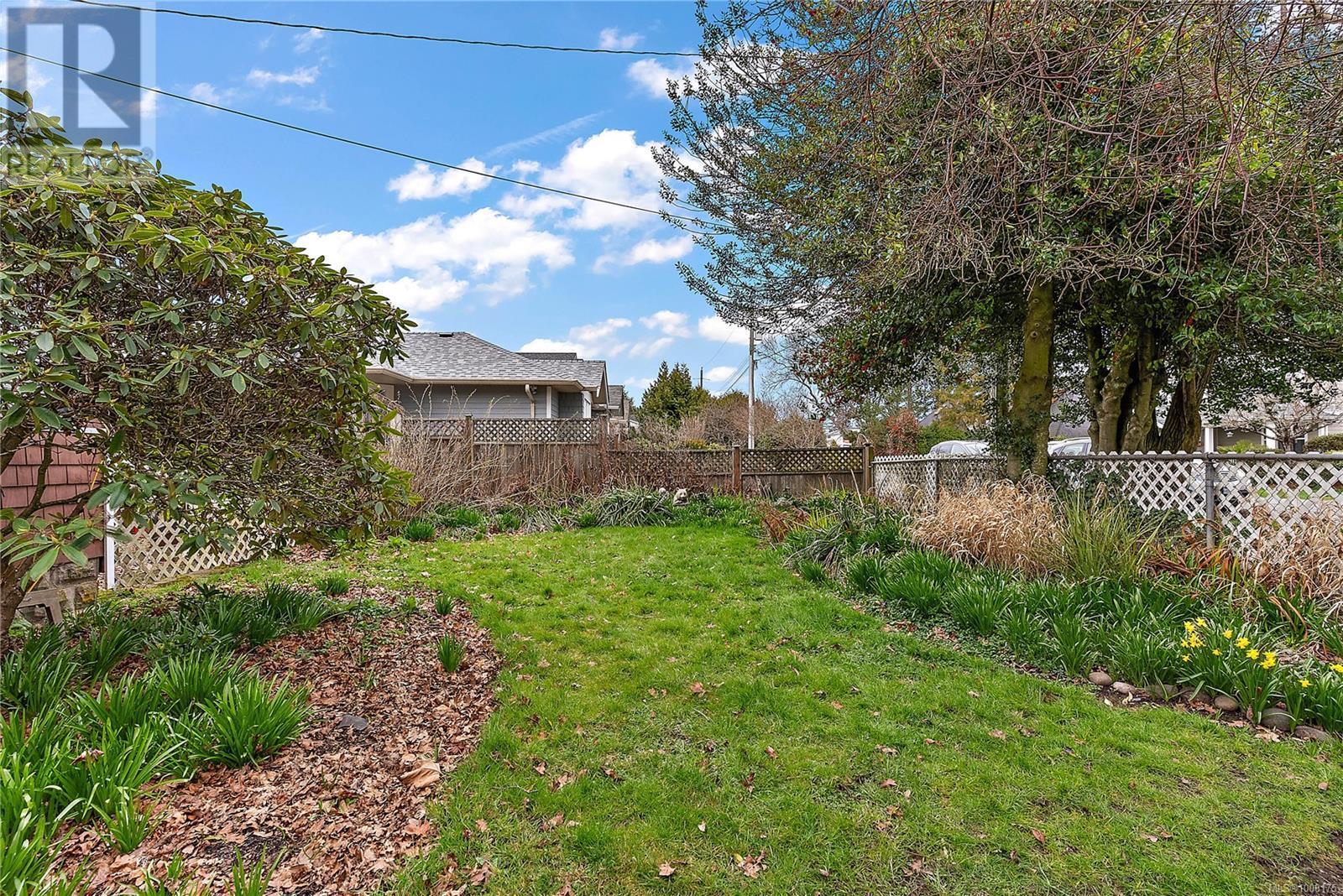 SIDNEY, British Columbia, V8L 2W2, CA, 2 Bedrooms Bedrooms, ,1 BathroomBathrooms,Residential,For Sale,1902048