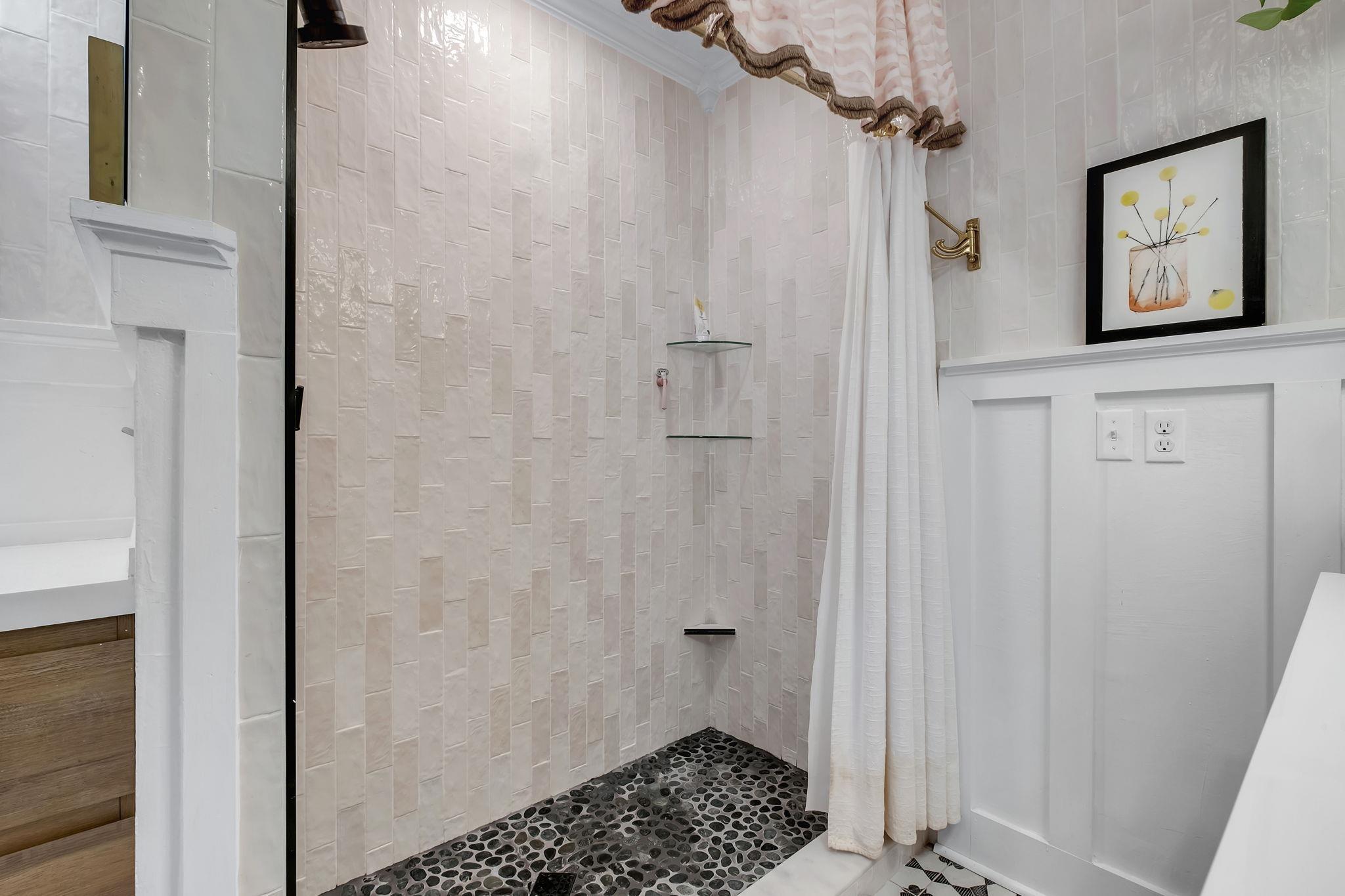 Tallahassee, Florida, 32308, United States, 4 Bedrooms Bedrooms, ,3 BathroomsBathrooms,Residential,For Sale,1965482