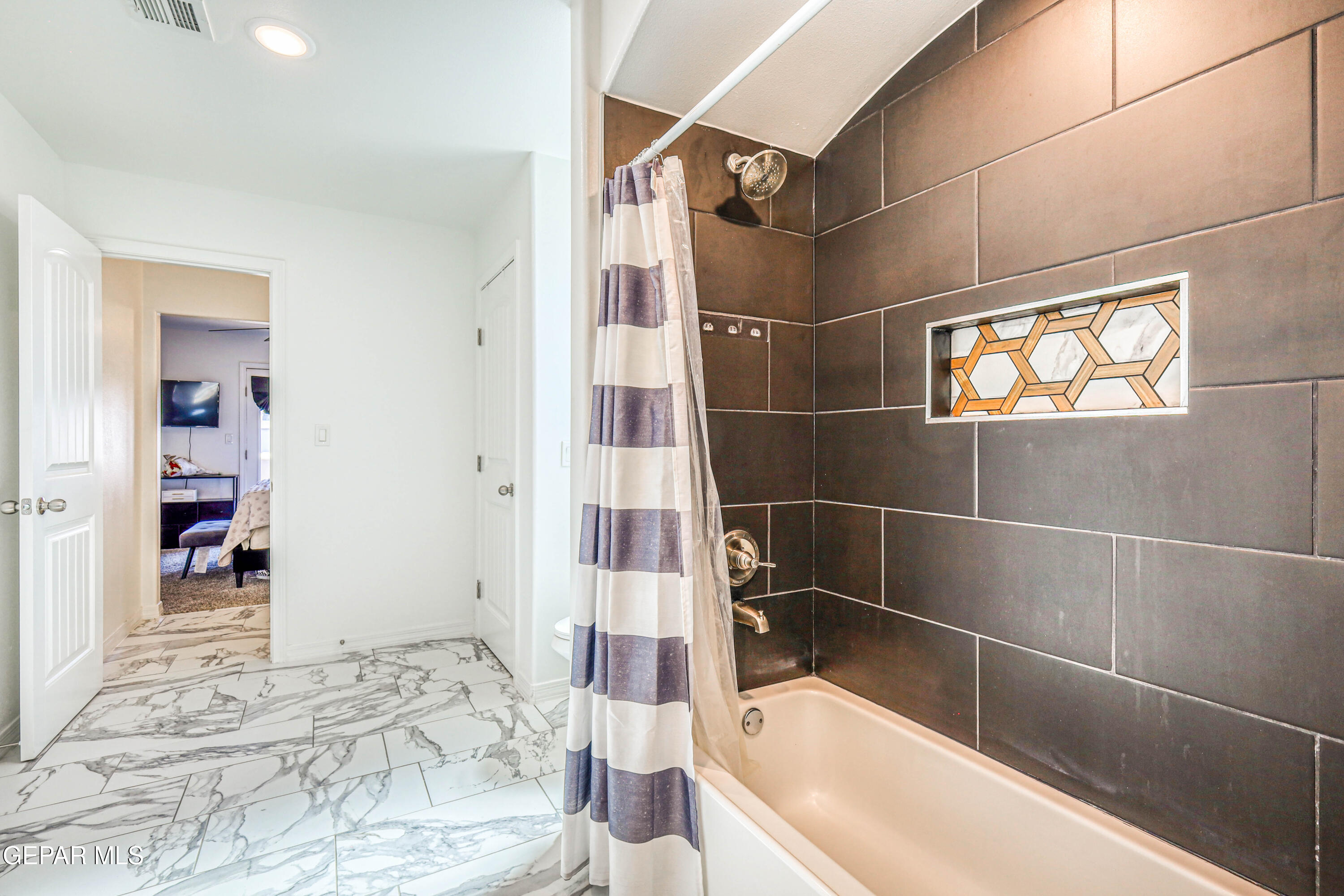 El Paso, Texas, 79911, United States, 5 Bedrooms Bedrooms, ,4 BathroomsBathrooms,Residential,For Sale,1969245