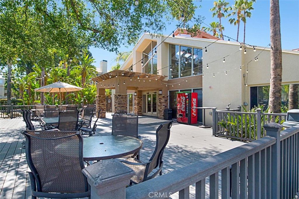 Woodland Hills, California, 91367, United States, 2 Bedrooms Bedrooms, ,2 BathroomsBathrooms,Residential,For Sale,1966516