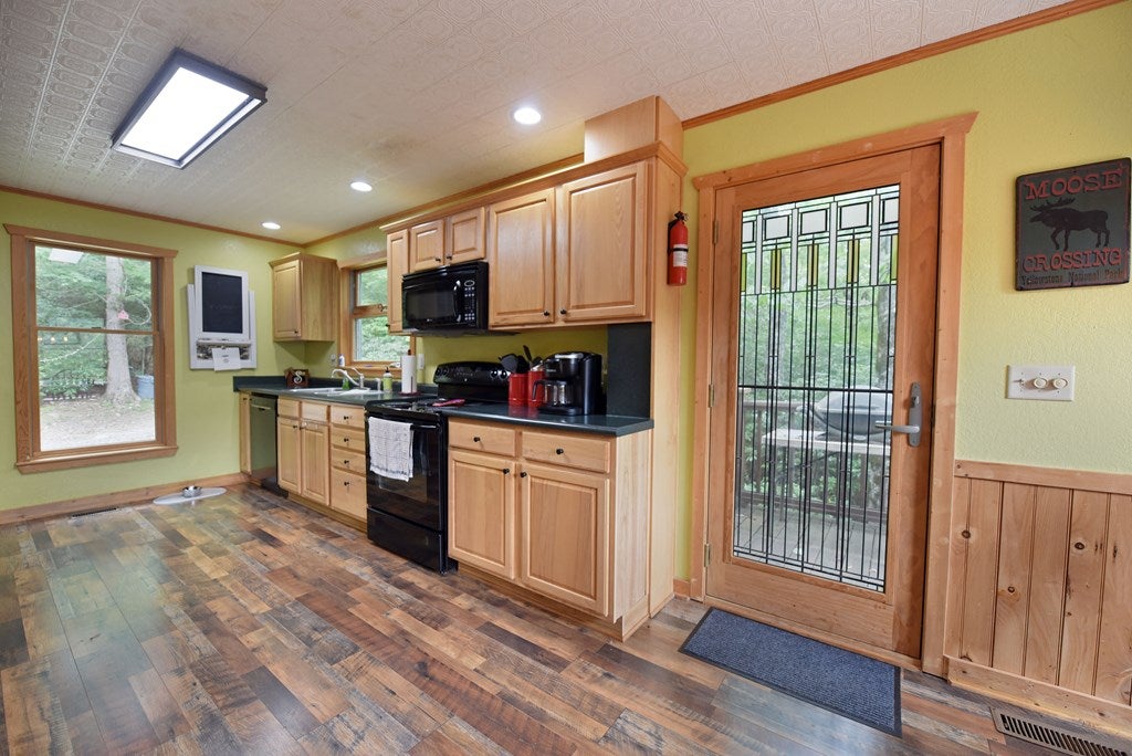 Blue Ridge, Georgia, 30513, United States, 4 Bedrooms Bedrooms, ,3 BathroomsBathrooms,Residential,For Sale,1889495