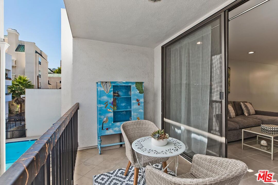 West Hollywood, California, 90069, United States, 1 Bedroom Bedrooms, ,1 BathroomBathrooms,Residential,For Sale,1939893