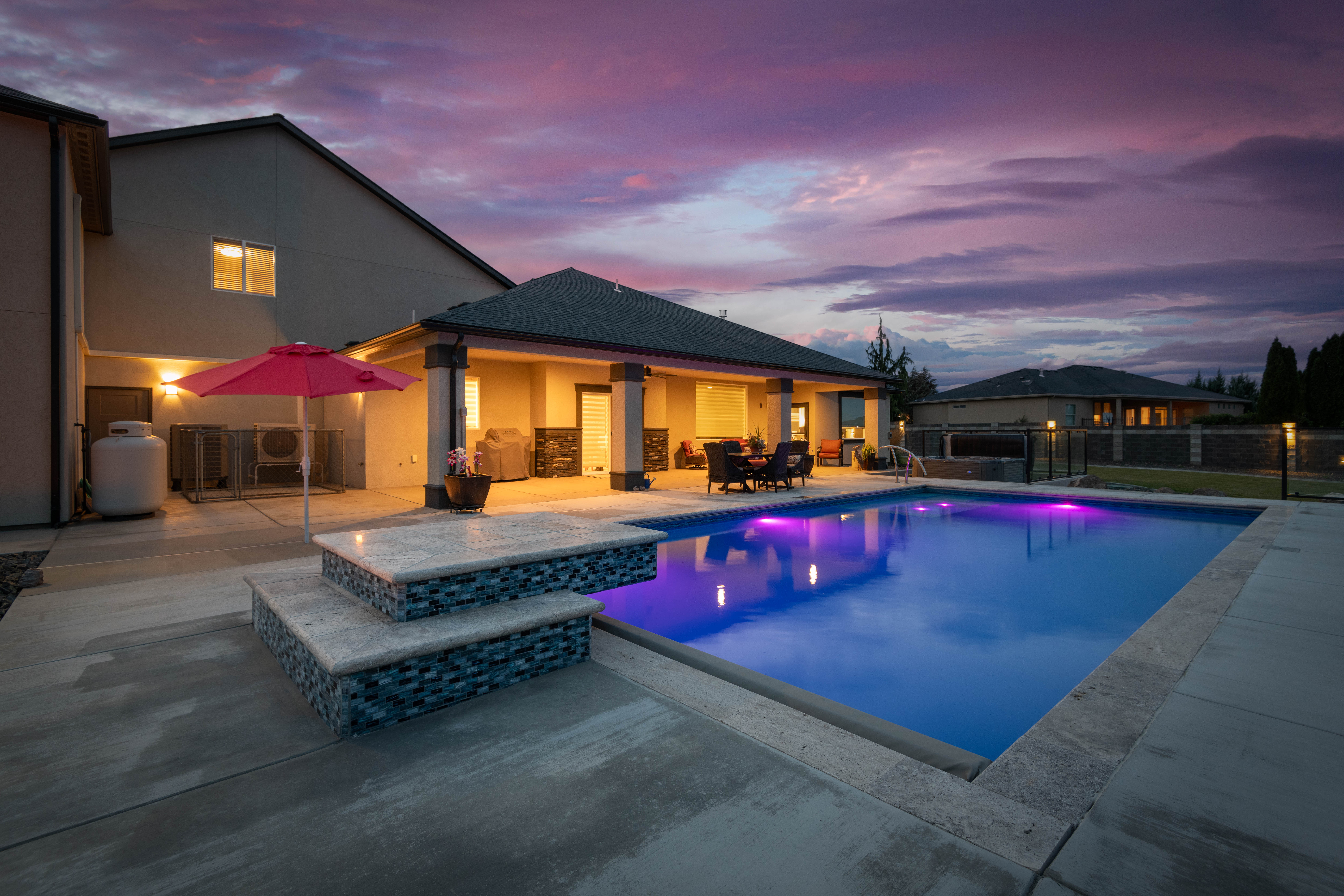  Extravagant, Luxury Living with 2,880 sq ft Garage - 物件實景