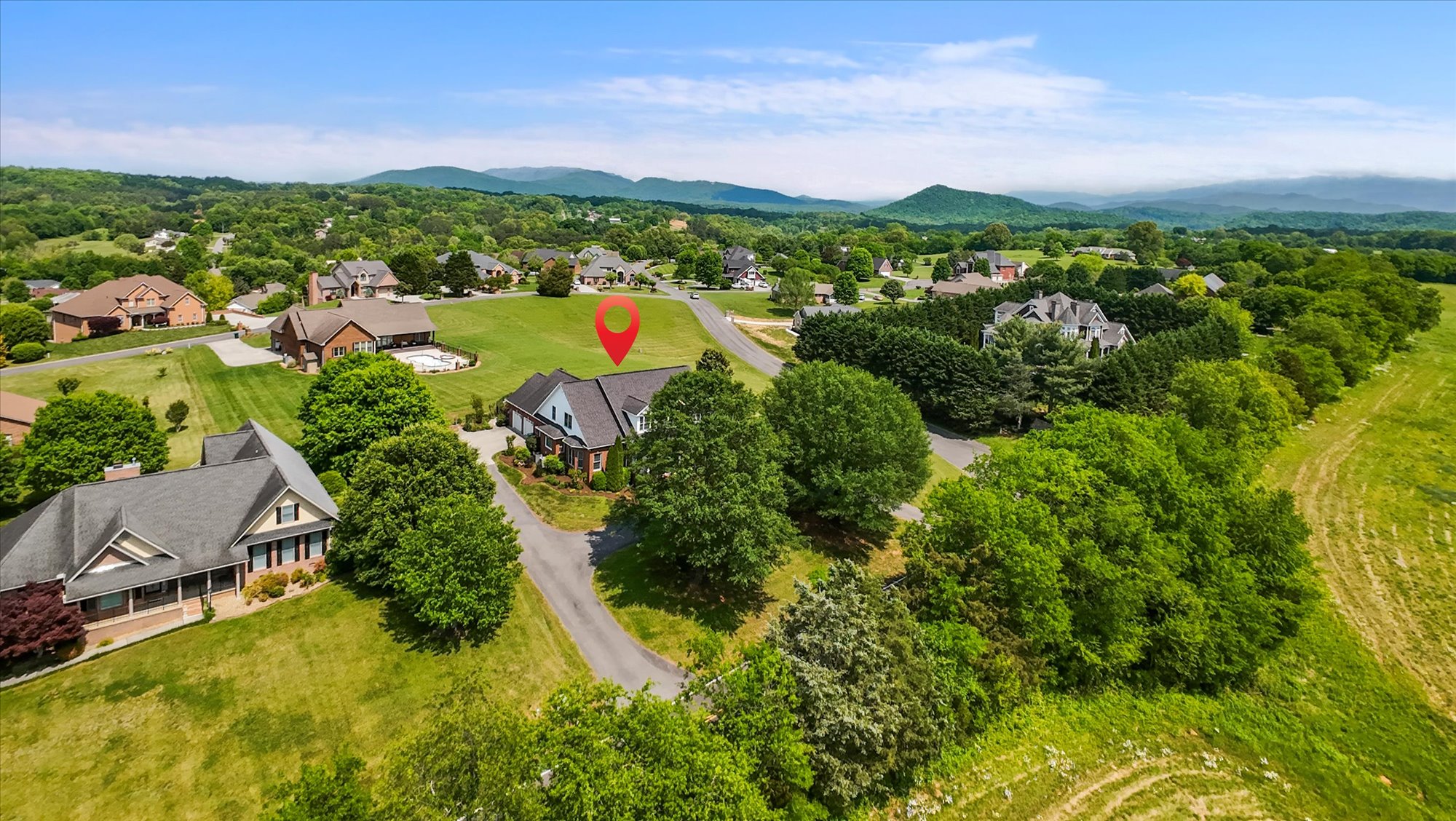 Sevierville, Tennessee, 37876-5201, United States, 3 Bedrooms Bedrooms, ,4 BathroomsBathrooms,Residential,For Sale,1810595